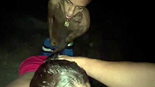 eu e meus amigos fodemos a gostosa no meio da rua!