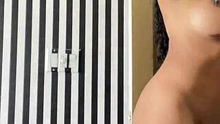 Sexy Latina Chica Desnuda Stripping!