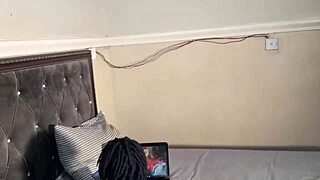 Γλυκό μαύρο μουνί με κάνει να τελειώνω δύο φορές