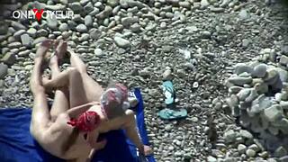 Beach Voyeur Catches Juicy Ass White Girl Fucked Doggy and Creampied