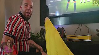 Cuckold Cleans Pussy Surprise After Gym