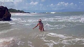 Yuri Gaucho Casal Paradise Gostosa Casada Mostrando Tudo Na Praia De Nudismo Os Macho Tudo Loucos!