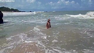 Yuri Gaucho Casal Paradise Gostosa Casada Mostrando Tudo Na Praia De Nudismo Os Macho Tudo Loucos!