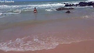 Yuri Gaucho Casal Paradise Gostosa Casada Mostrando Tudo Na Praia De Nudismo Os Macho Tudo Loucos!