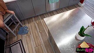 Chloe Temple velipuolelle: Miksi tuijotat karvatonta vartaloani?