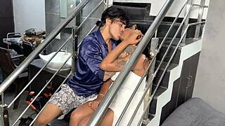 Boyfriend invites girlfriend to the house for fun