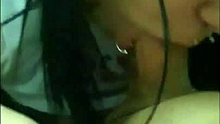 Putaria Suja na Rua! Fat Brunette Spreads for Big Cock Action!