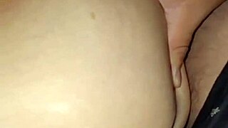 Modelo novata de lenceria creyó que no le iba a cobrar la sesión de fotos me cobré con su ano virgen y apretado en creampie hardcore