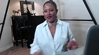 What A Solo Show! Maxine X Slaps Her Wet Pussy With Dildo