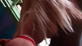 Gozei, enfiei a mão no cu da loirinha sex toy