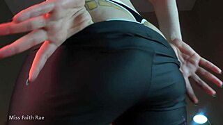 lick my sweaty armpits in this blackmail fantasy 😈