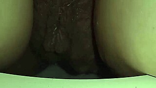 Gretala scrapes it on the toilet, homemade amateur fun