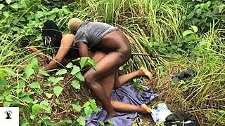 Quick fuck with roadside babe leads to orgasm.