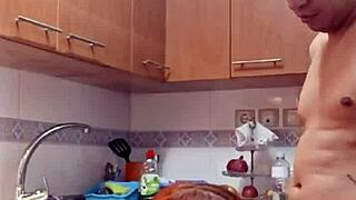 Desayunando La Vagina De Mi Suegra En La Cocina