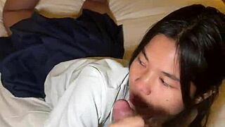 18 Yaşında Taylandlı Genç Turist Tarafından Üniformayla Sert Sikildi