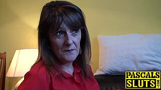 Показвам на заварената мама нова тренировъчна рутина