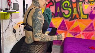 enganei minha meia-irmã testando sabores, duvido vocês não gozar em um minuto com isso que ela faz vídeo completo sheer e red