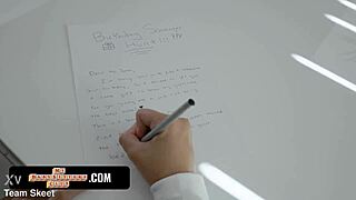 hey, wanna join this sexy scavenger hunt with a curvy babysitter? 😜