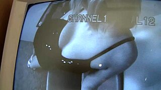 Hey, check out Katie Summers' face when that cock pops through the glory hole! 😏