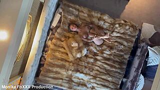 Monika Fox酒店床上裸秀大奶