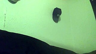 Alicia explores her pussy with toys in an intimate asian session