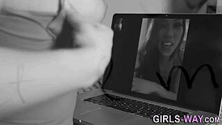 Watch this asian lesbian stunner scissoring and licking her babe?