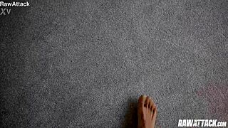 Aubry Babcock dobi brutalno nabijanje od najboljšega prijatelja z monstrom kurcem