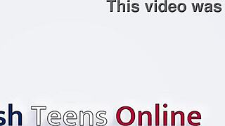 Prachtige Britse 18-jarige geeft stunning eerste pijpbeurt