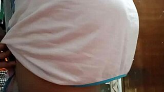 Esposa gordibuena ense�ando el culo