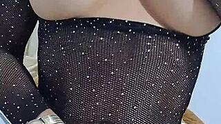 Enjoy delicious solo sex with incredible squirt