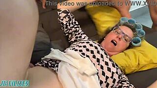 My friends devoured my grandma's pussy 😈