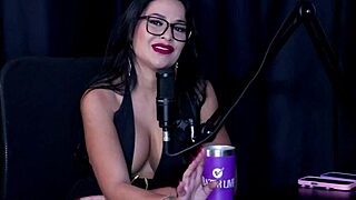 Adora dar o cu, fica tão alegre quando bebe, deu dicas pra sexo anal, já fez gang bang com 15, woww - Belinha Baracho on Sheer Red