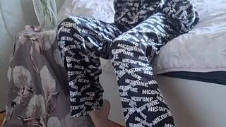 elza kom shows off nylon tights in bedroom fetish