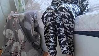 elza kom shows off nylon tights in bedroom fetish