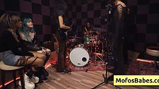 天然巨乳黑发妹颜射大波精液！