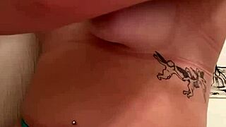 i love rubbing my clit and fingering until i cum hard!