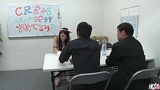 Japanese babe Ren Azumi, wanna see her swallow two cocks at once?