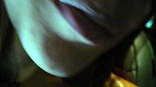 la chica de la libreria me quita el condon en el auto