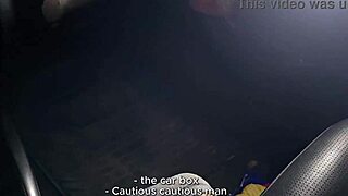 la chica de la libreria me quita el condon en el auto