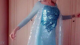 Oh wow, Elsa queen of your pleasure in hot cosplay with perfect body 😍