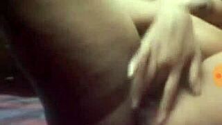 Is that desi boy having sex with his aunty in the video?