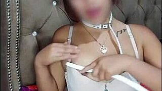 mujer latina masturbandose hasta chorrearse