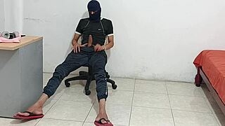 I masturbate after stepsister gets me horny 😈