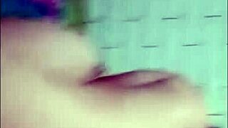 Horny Indonesian aunt gets wild while husband works in the fields 😈