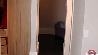 minha esposa saiu e eu coloquei a melhor amiga dela uma ruiva peituda para mamar até leitar na boca da vadia será que ela vai contar?