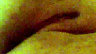 i'm watchin' mzslippery masturbatin' her shaved pussy in the mirror