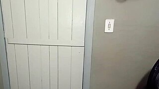 A enfermeira estressada possuída QUERENDO ROLA com o virgem