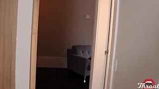 minha esposa saiu e eu coloquei a melhor amiga dela uma ruiva peituda para mamar até leitar na boca da vadia será que ela vai contar?