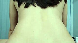 le gusta saborear una verga bien dura con su vagina jugosa salta desesperada sobre mi