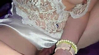 Milf with skinny waist enjoys homemade licking